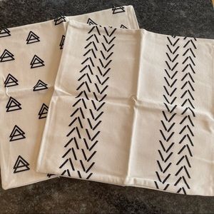 Set of 2 new in bag Dezene zippered cotton throw pillow covers 18X18 in.